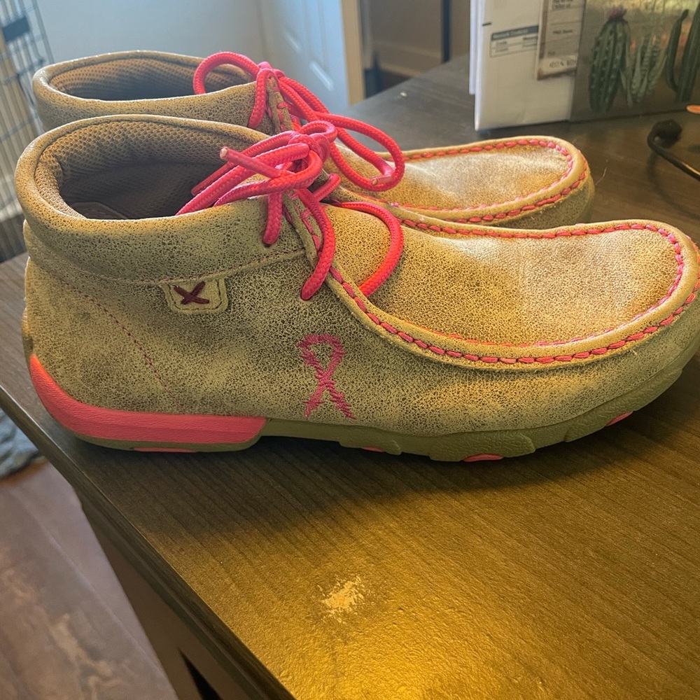 Twisted X Ladies Breast Cancer Awareness Dusty Tan Driving Moc worn once